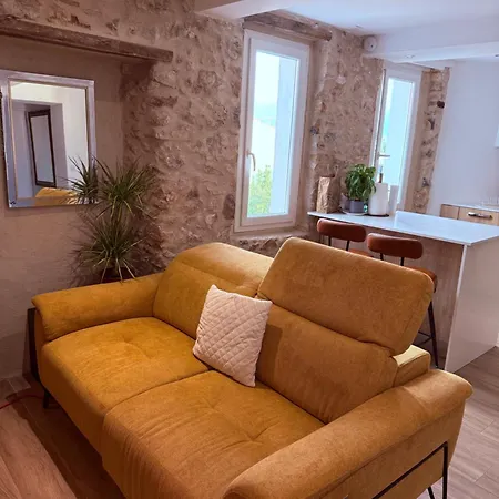 Charme, Pierres, Vieil